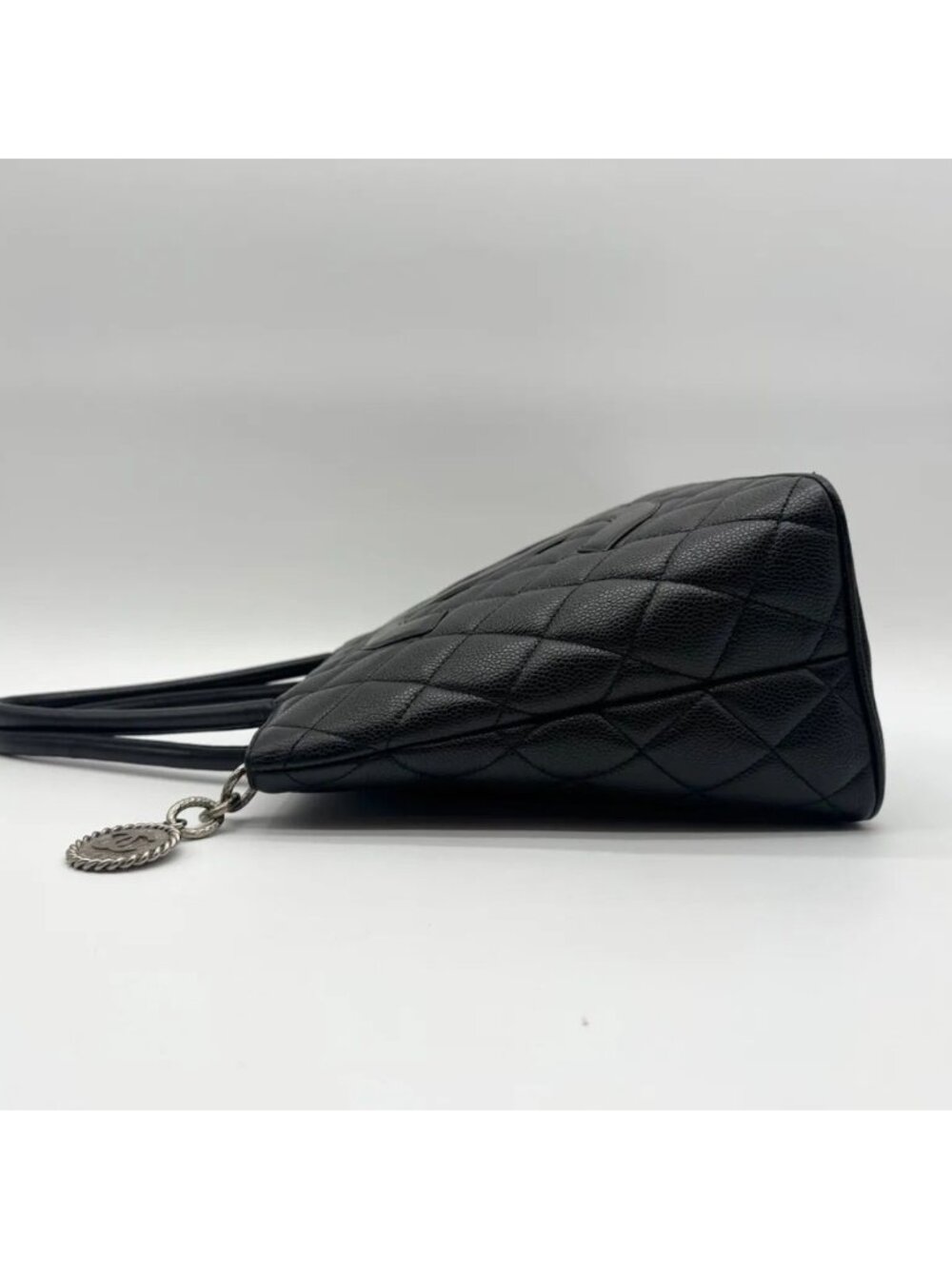Chanel Tote Medallion CC Logo Silver Caviar Leather Quilted Black - Picture 4 of 15